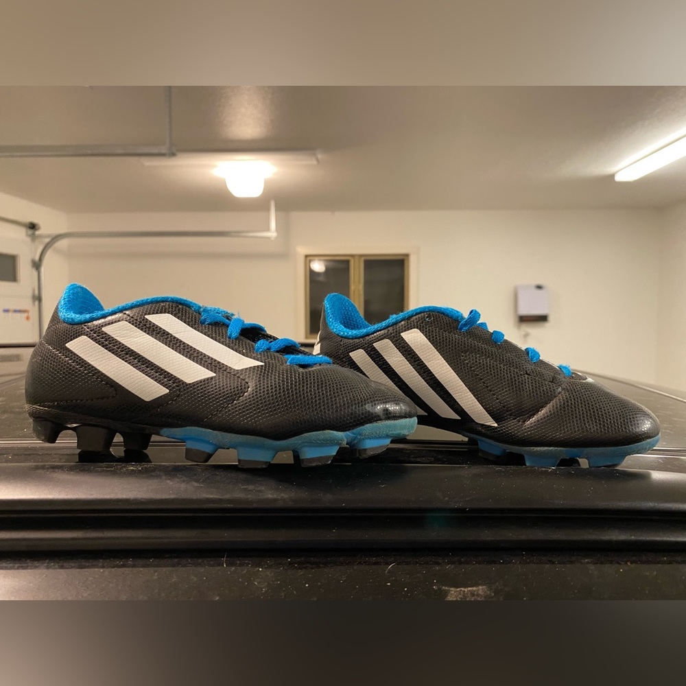 Soccer cleats